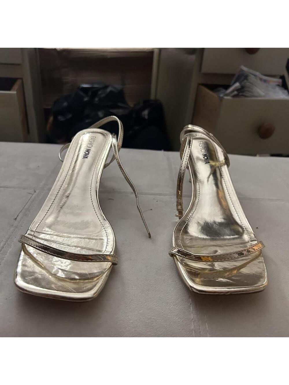 Fashion Nova gold strappy kitten heeled size 11